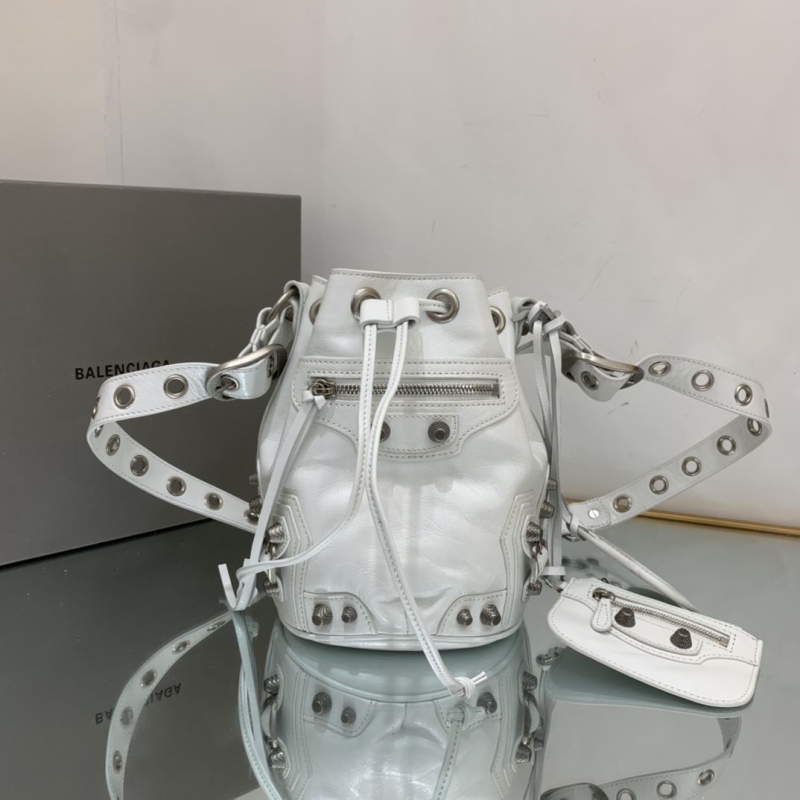 Ba*len*cia*ga bucket bags